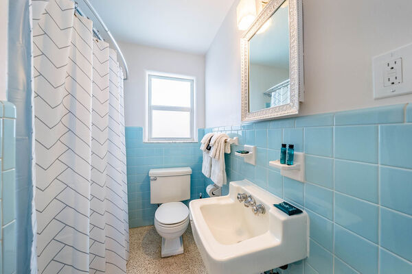 Two bedroom suites - Queen & Twin Photo 5